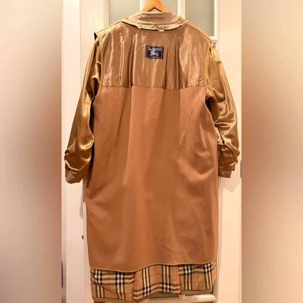 BURBERRY Trench Coat